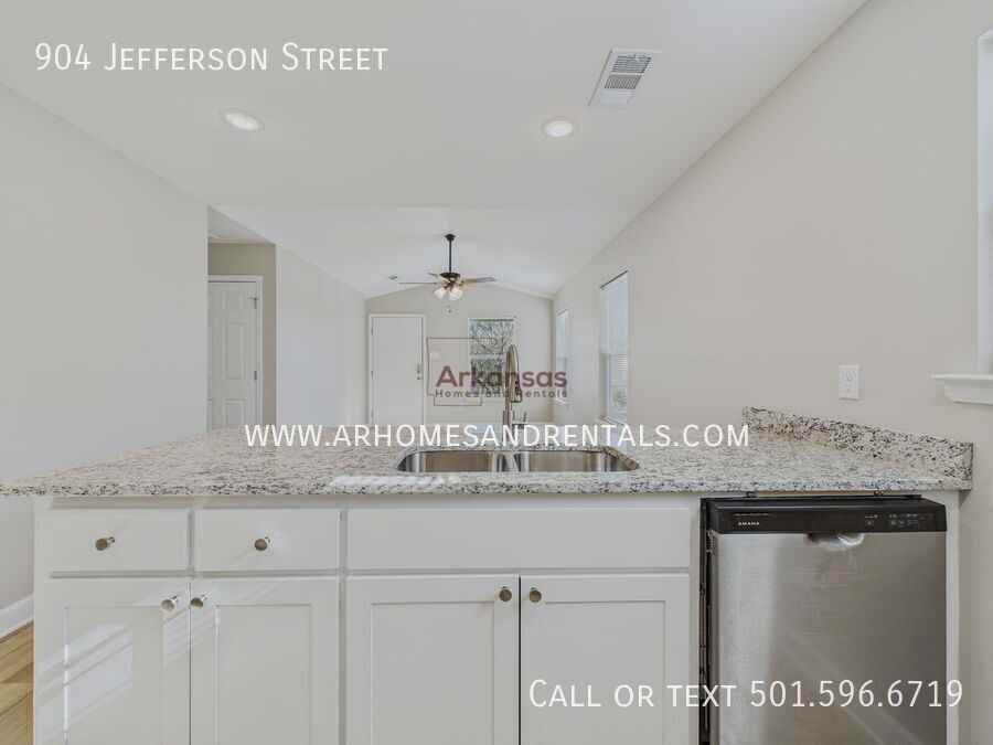 904 Jefferson St - Photo 5 of 12