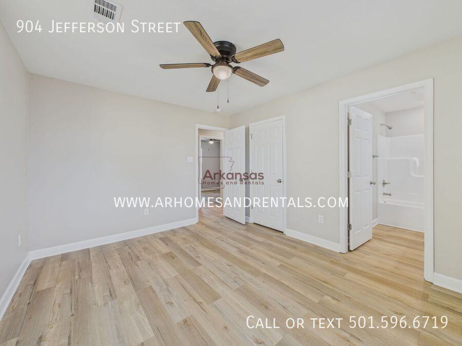 904 Jefferson St - Photo 6 of 12