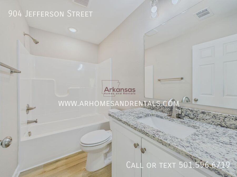 904 Jefferson St - Photo 7 of 12