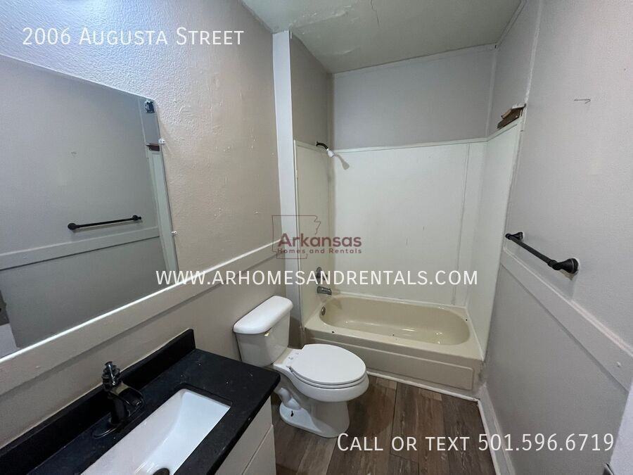 2006 Augusta St - Photo 7 of 9