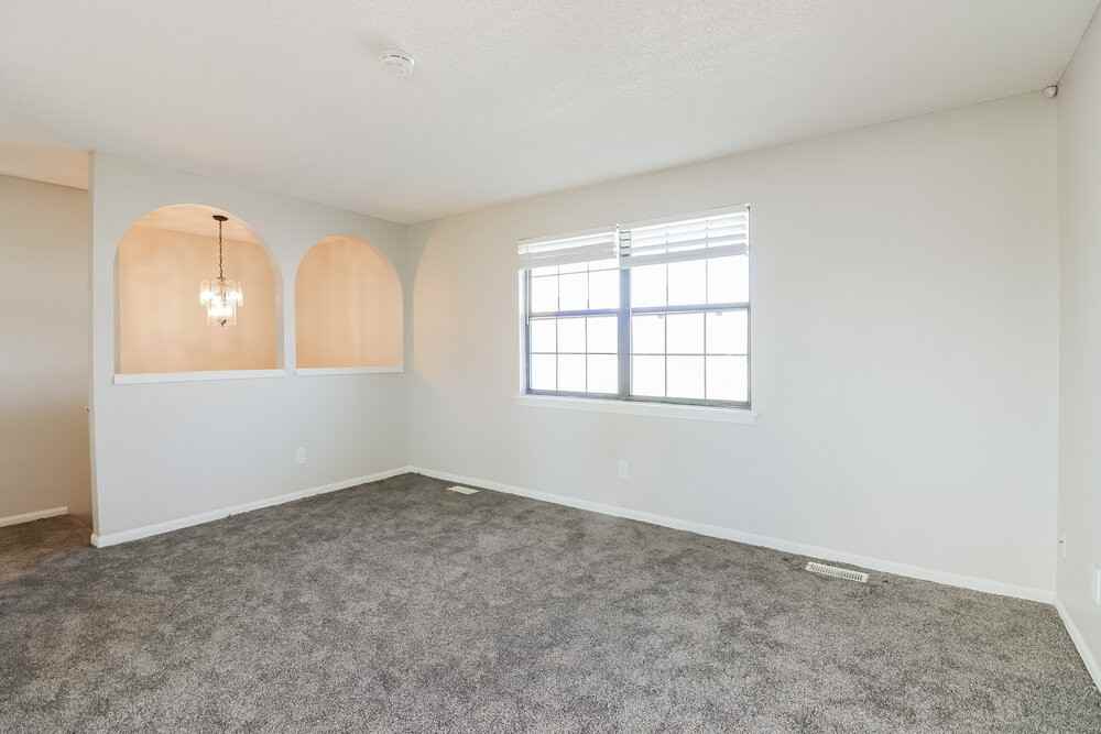 101 E Pacific Dr - Photo 5 of 17