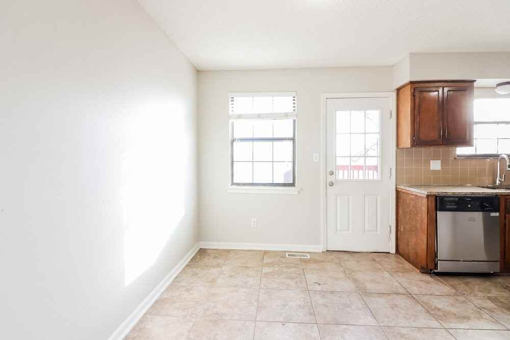 101 E Pacific Dr - Photo 6 of 17