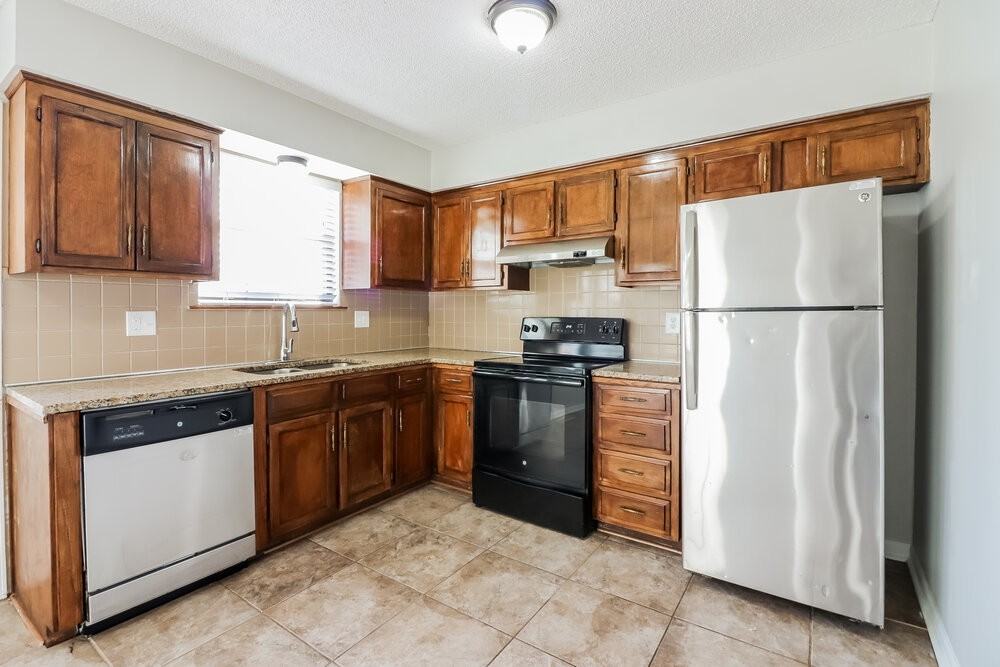 101 E Pacific Dr - Photo 7 of 17