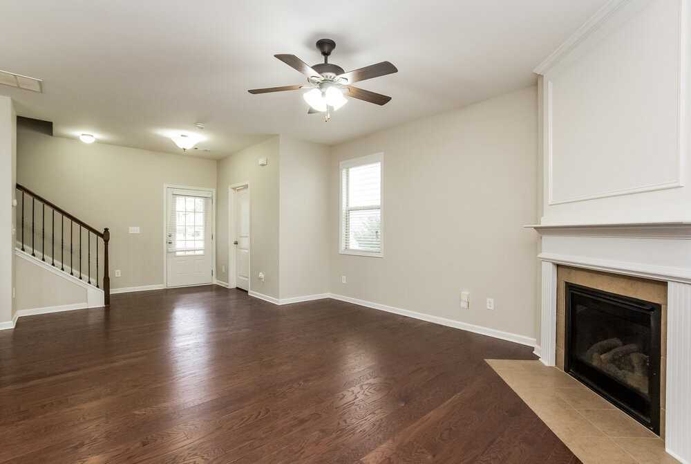 275 Shaw Dr - Photo 4 of 17