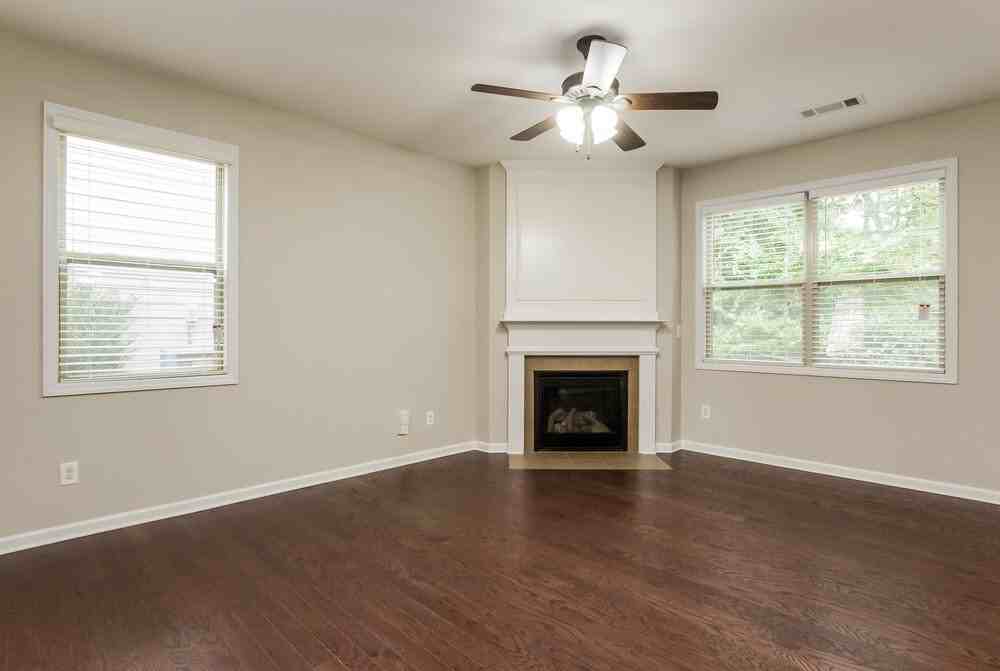 275 Shaw Dr - Photo 5 of 17