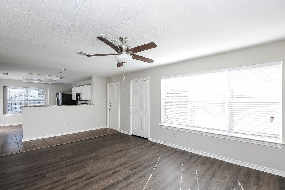 720 Finley St - Photo 5 of 17