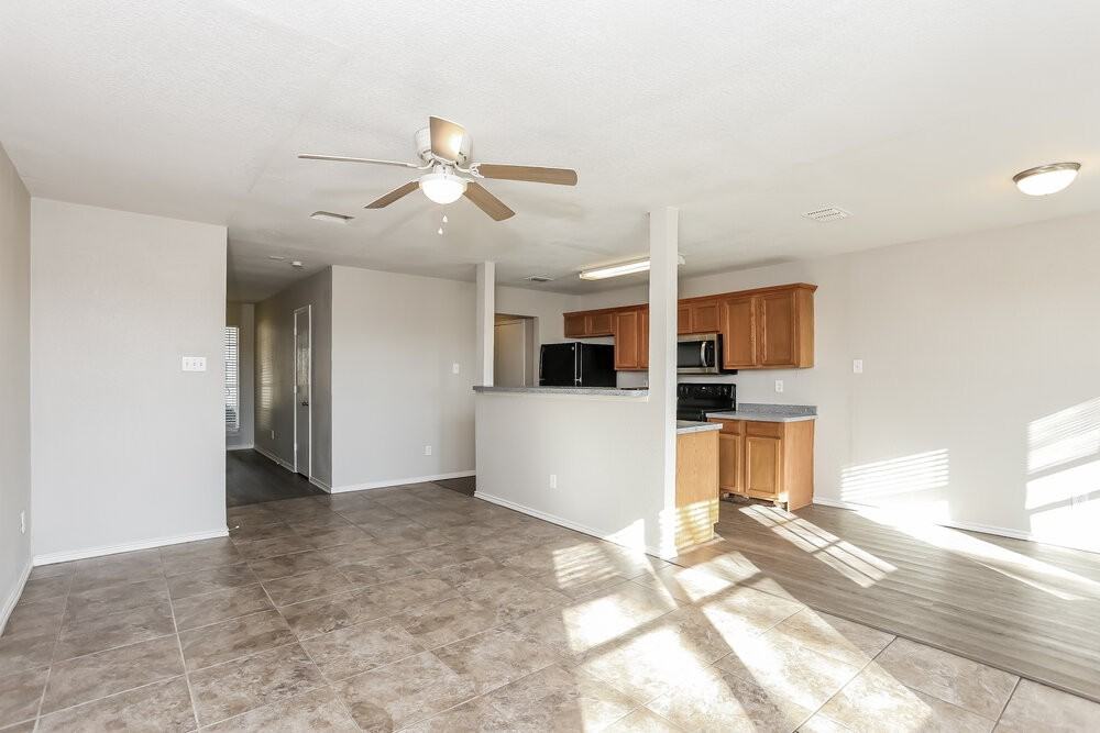 1424 Pine Ln - Photo 4 of 17