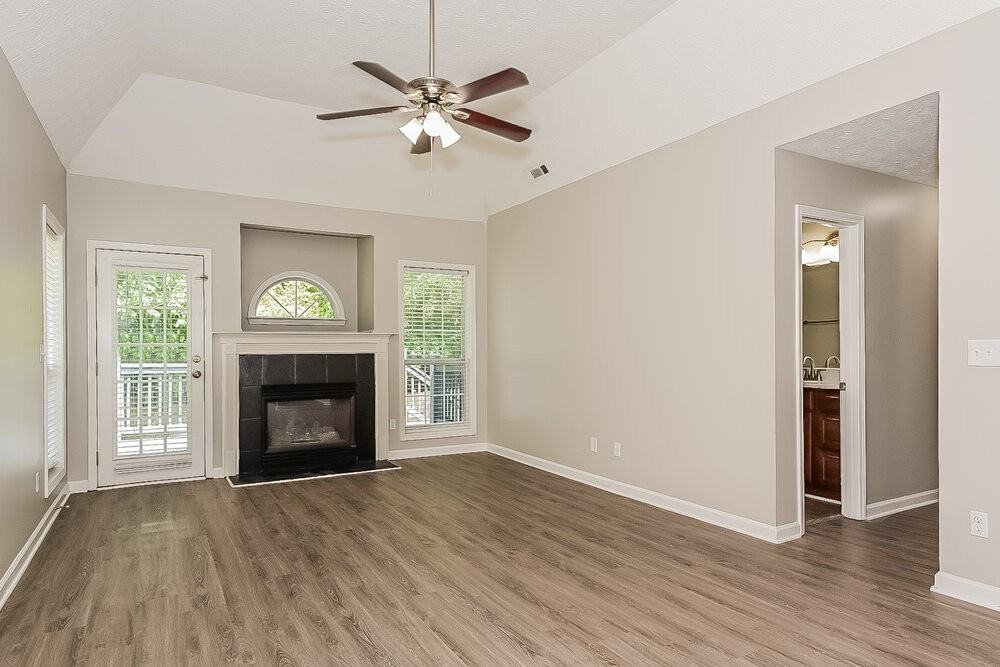 388 Jasmine Dr - Photo 4 of 17