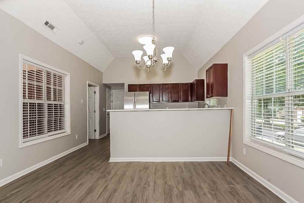 388 Jasmine Dr - Photo 5 of 17