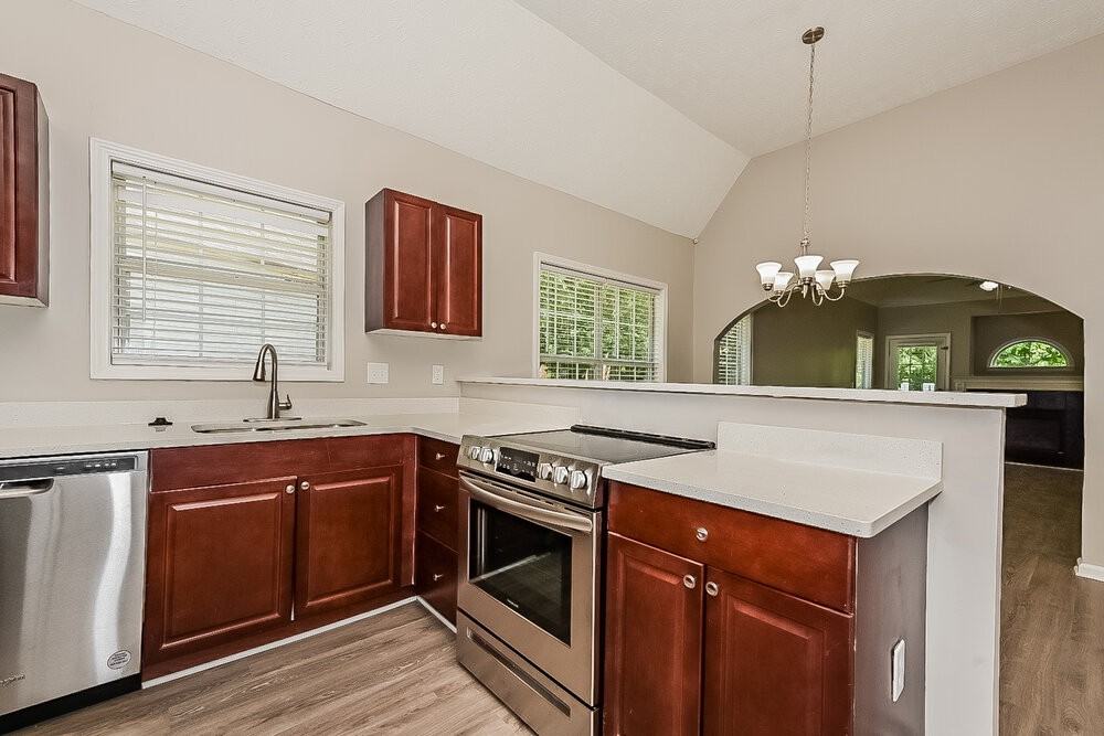 388 Jasmine Dr - Photo 6 of 17