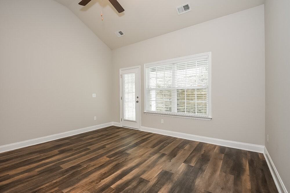 67 Rosemont Ct - Photo 3 of 16