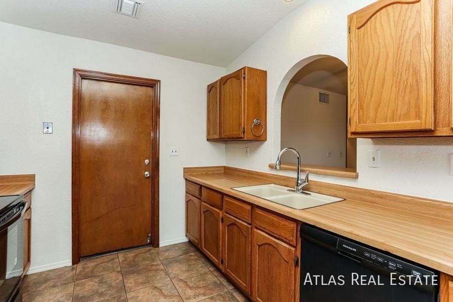 7648 S Danforth Ave - Photo 7 of 22