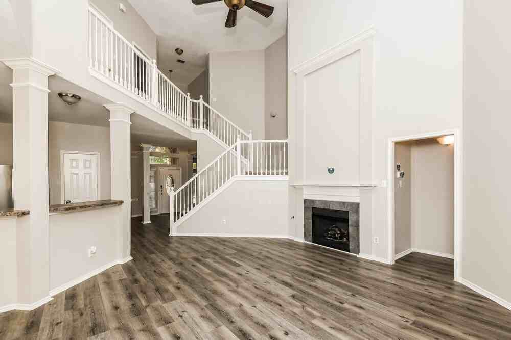 1607 Spring Creek Ct - Photo 5 of 17