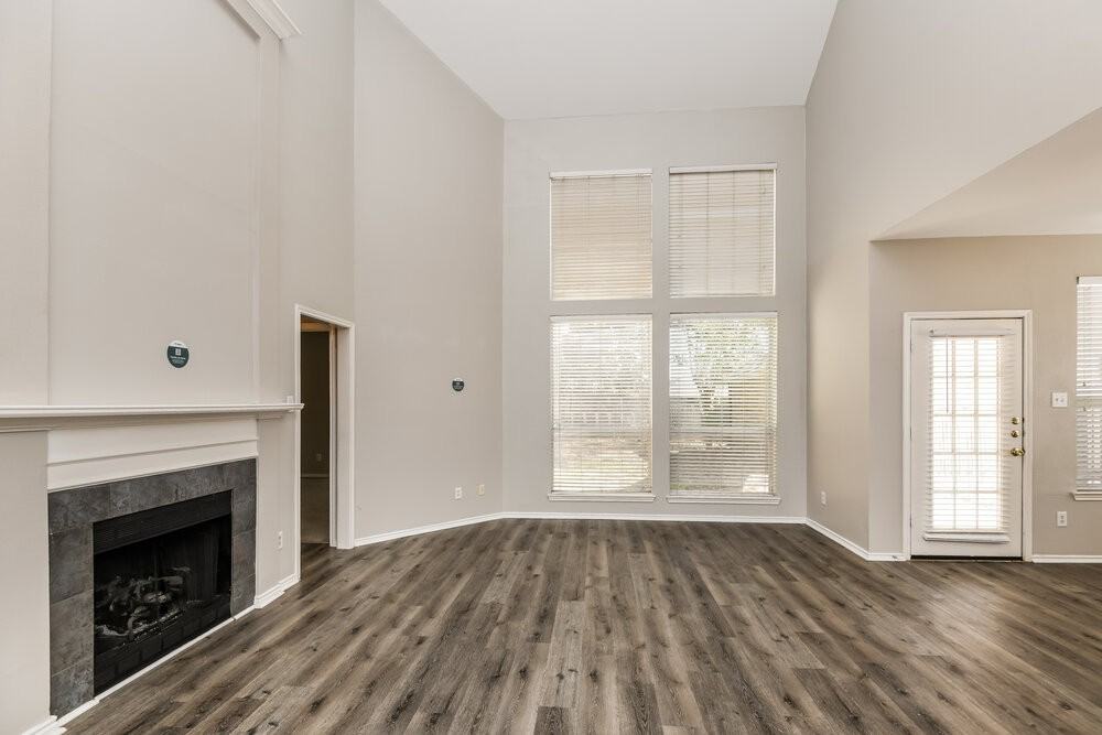 1607 Spring Creek Ct - Photo 6 of 17