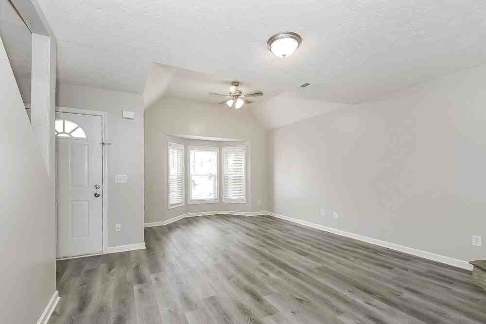 824 Overlook Trl - Photo 5 of 17