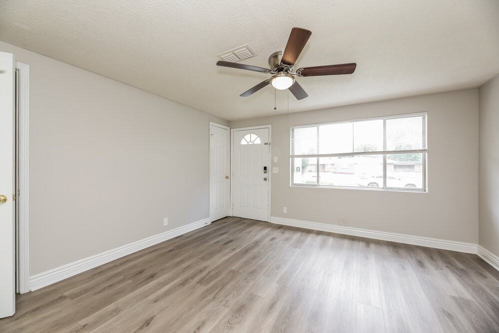 5322 Boilard Dr - Photo 5 of 16