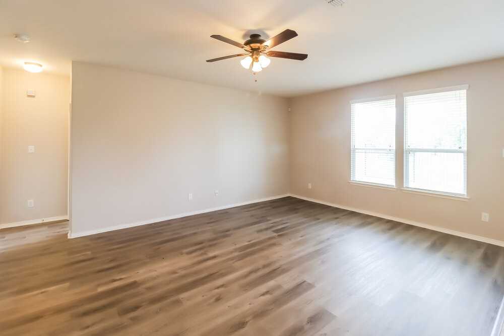 368 Magma Dr - Photo 3 of 16