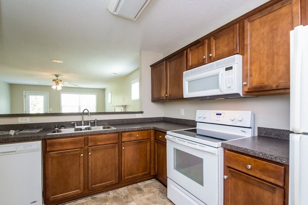 42 Oakbrook Dr Sw - Photo 7 of 16