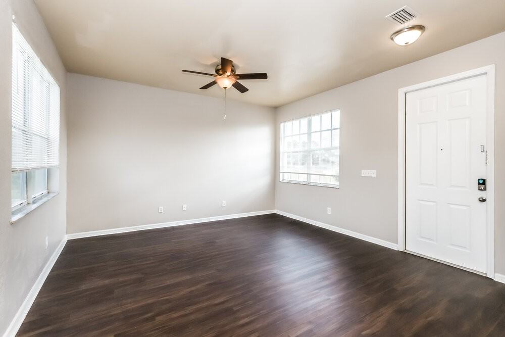 304 Lancelot Ave - Photo 3 of 16