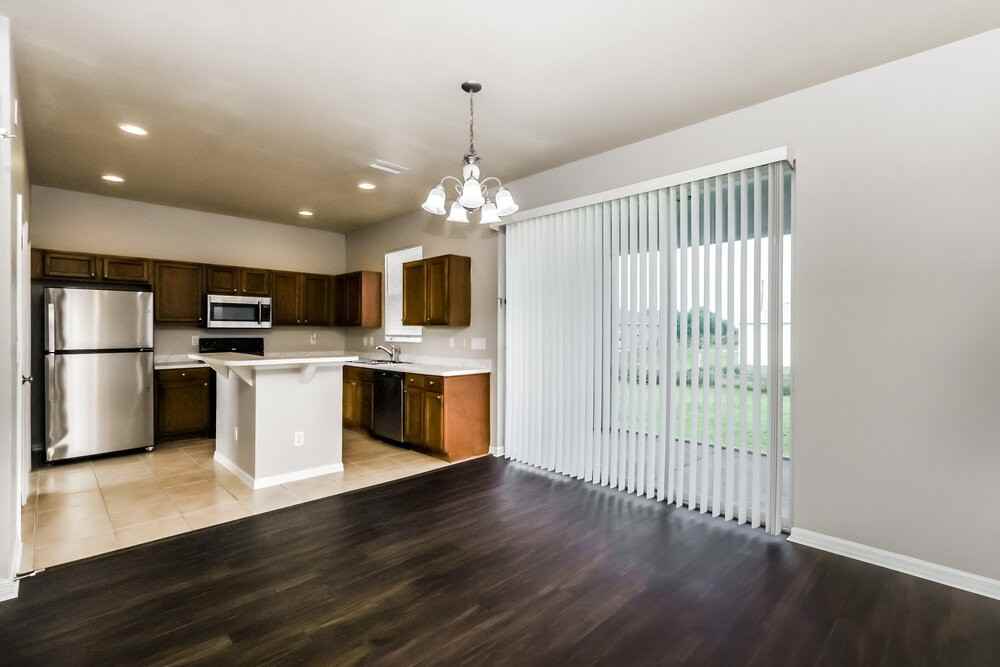 304 Lancelot Ave - Photo 4 of 16