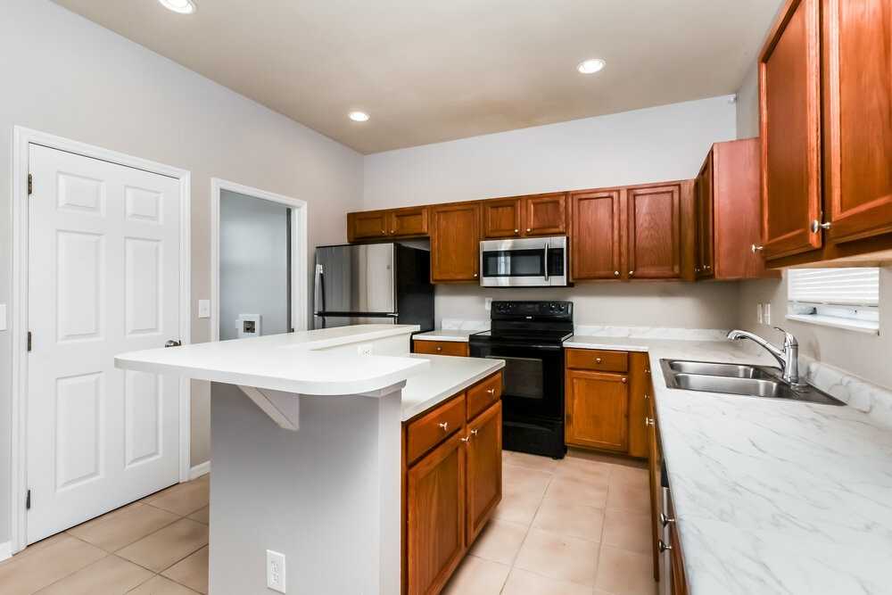 304 Lancelot Ave - Photo 6 of 16