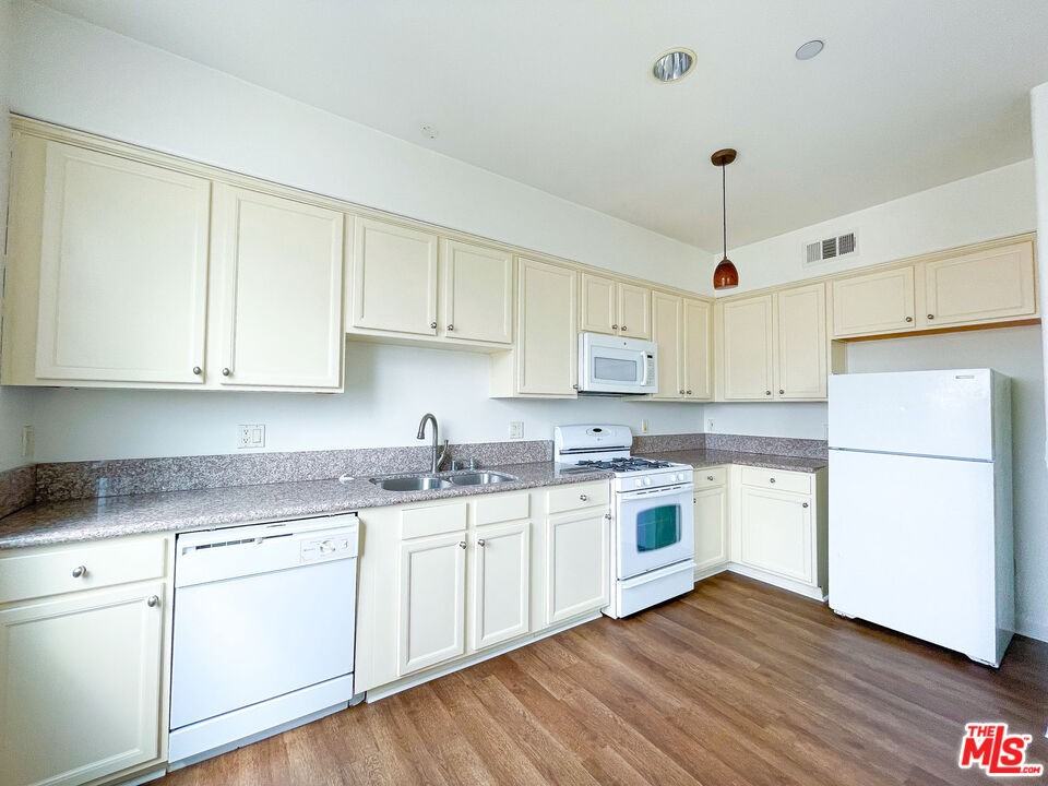 1412 S Sherbourne Dr #1412-303 - Photo 7 of 12