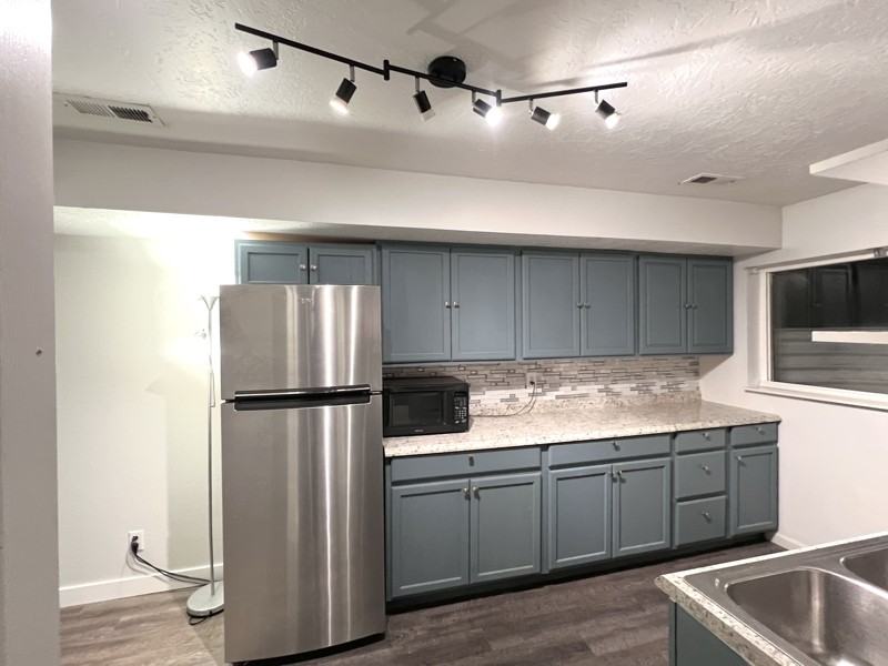 6291 W Liza Ln - Photo 4 of 17