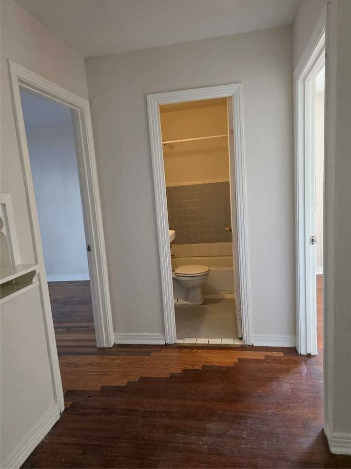 3817 S Shepherd Dr #3817-2 - Photo 6 of 7