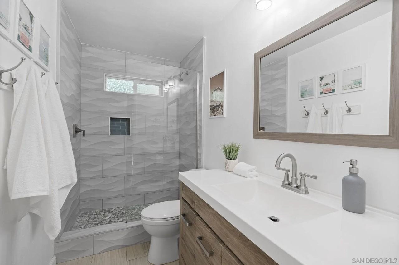 2735 Mission Blvd #2735 - Photo 4 of 25