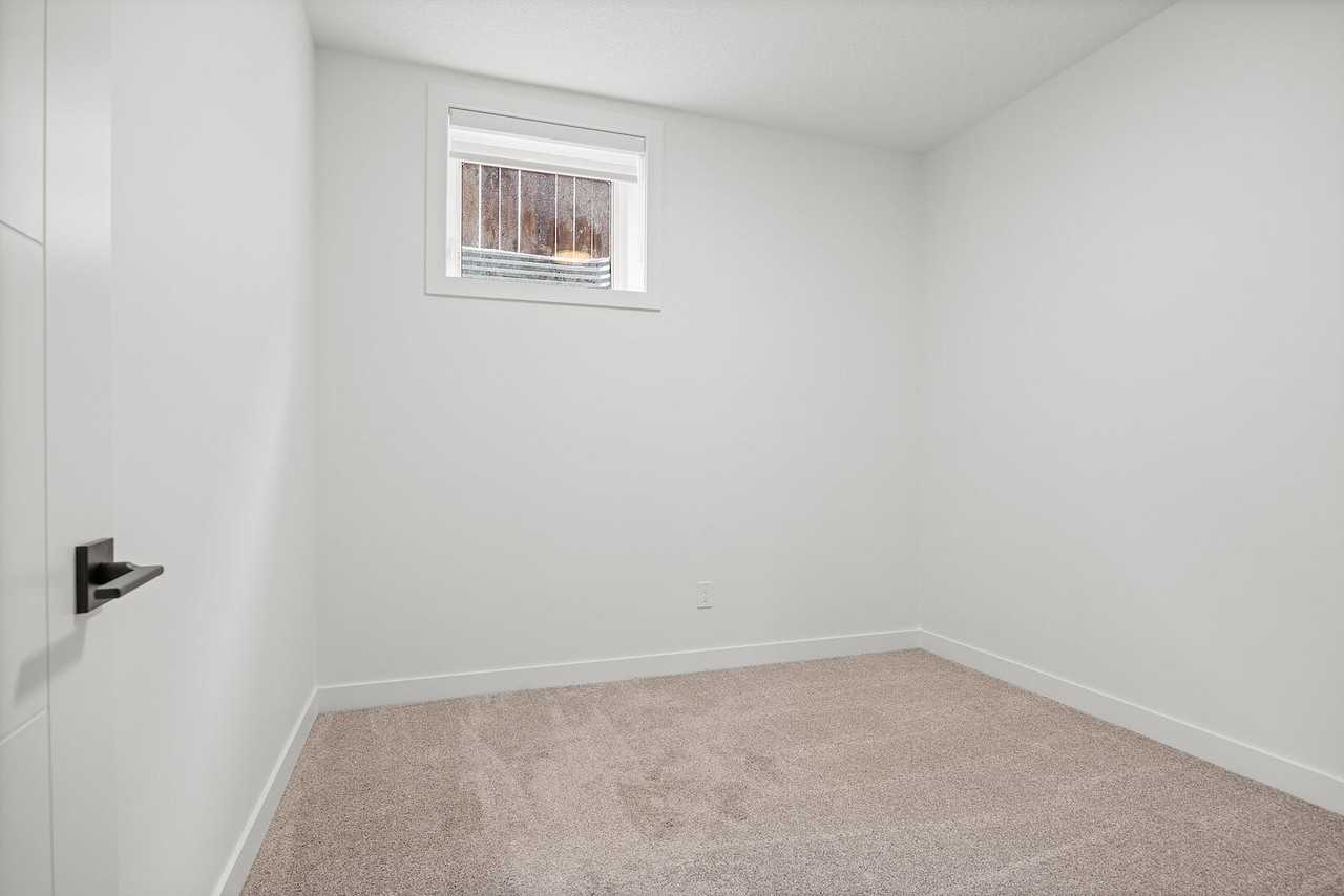 14520 95 Avenue Northwest - Photo 7 of 16