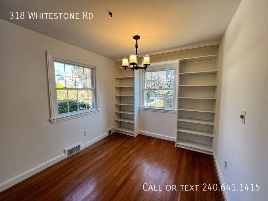 318 Whitestone Rd - Photo 3 of 23