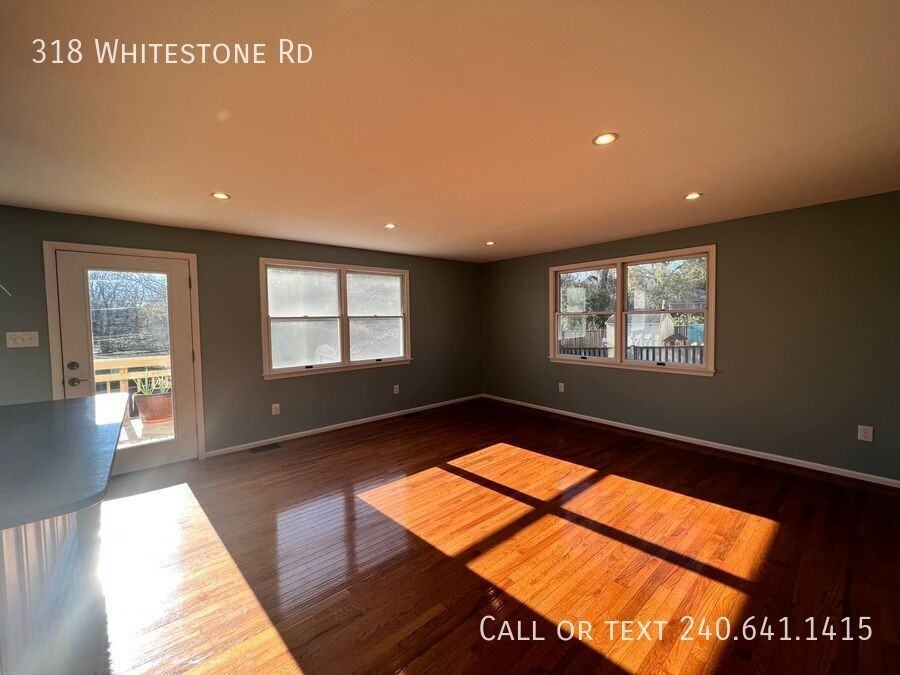 318 Whitestone Rd - Photo 5 of 23