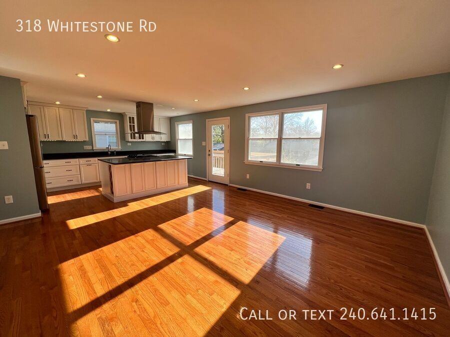 318 Whitestone Rd - Photo 6 of 23