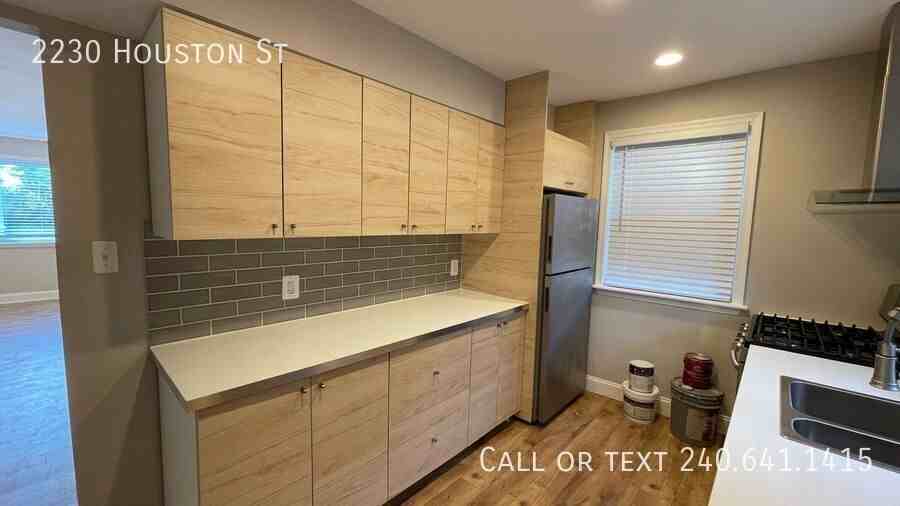 2230 Houston St - Photo 3 of 19