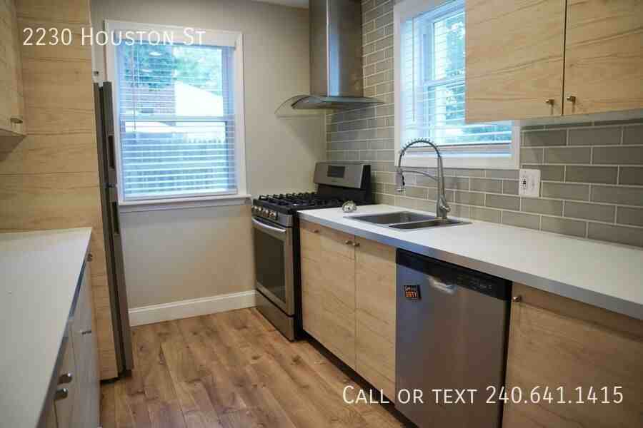 2230 Houston St - Photo 4 of 19