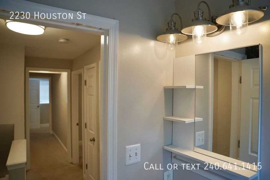 2230 Houston St - Photo 6 of 19