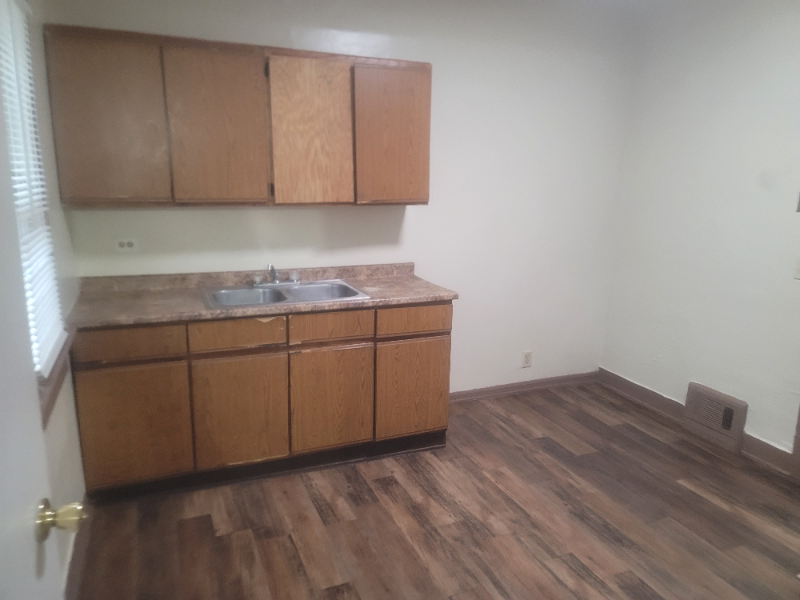 1259 Pearl St - Photo 4 of 15