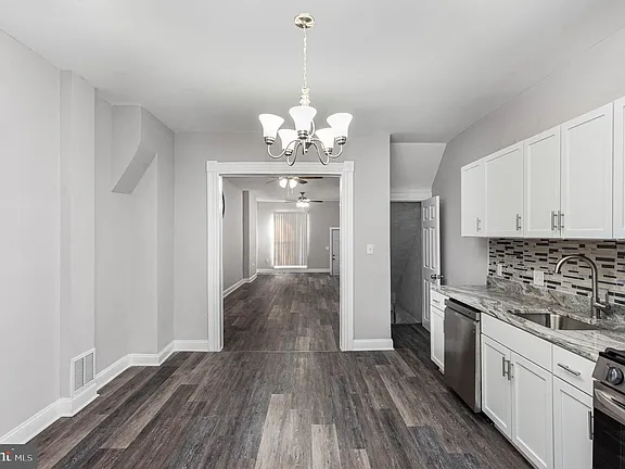 428 N Lakewood Ave - Photo 2 of 5