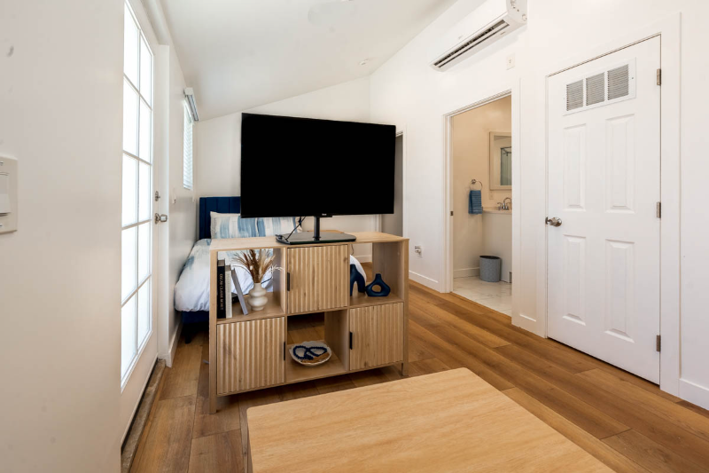 3668 5th Ave - Photo 5 of 11