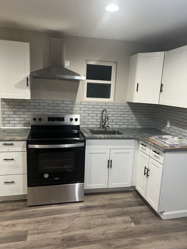 301 E 7th St - Photo 3 of 11