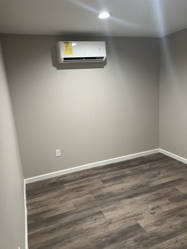 301 E 7th St - Photo 5 of 11