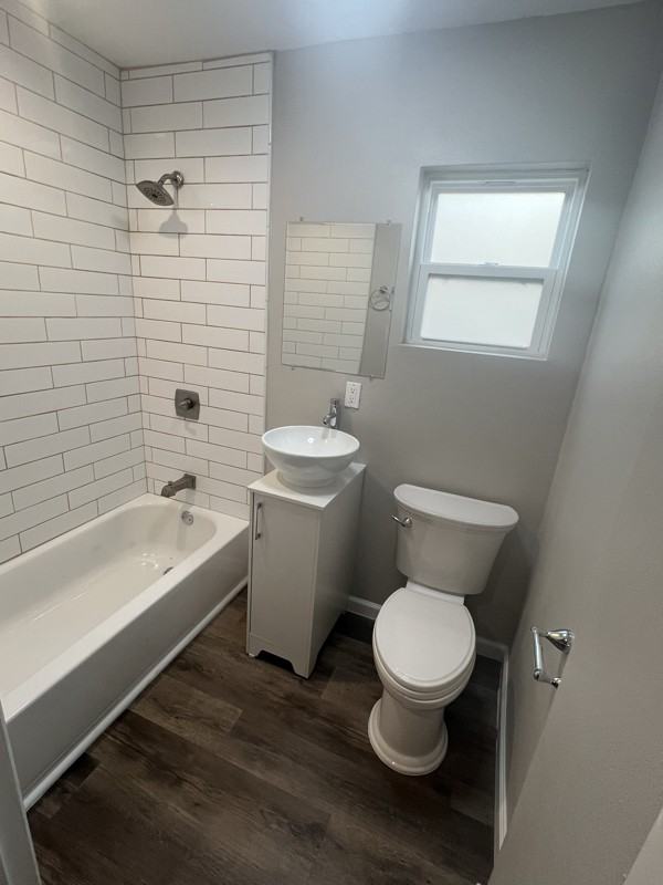 301 E 7th St - Photo 7 of 11