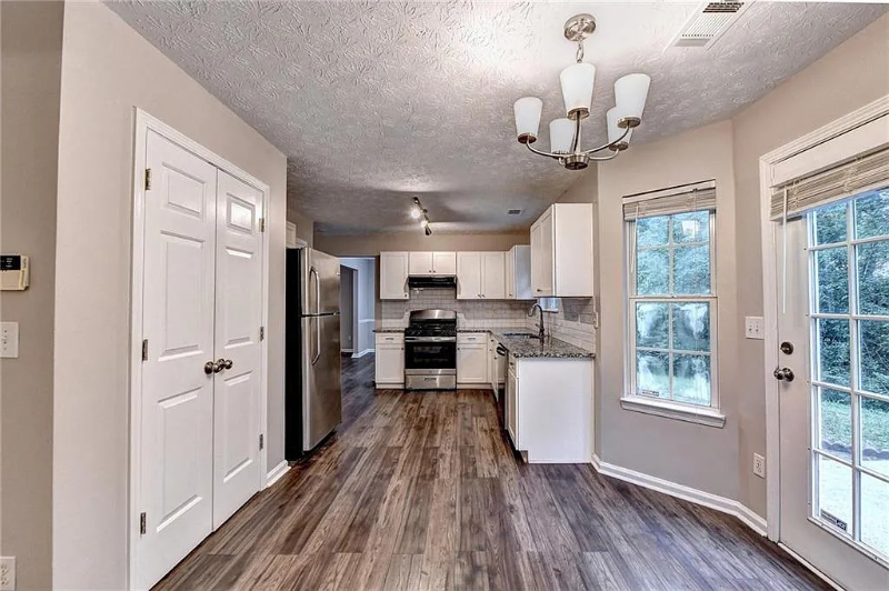 1227 Yellow River Dr - Photo 2 of 20