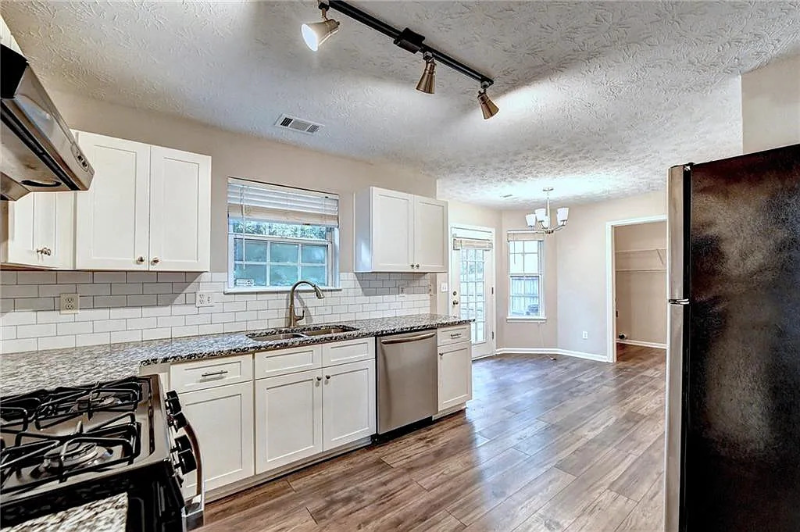 1227 Yellow River Dr - Photo 7 of 20