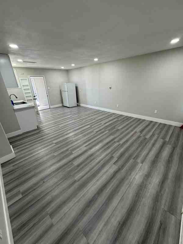 251 Juniper St #B - Photo 5 of 10