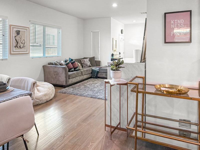 1521 W 37th Pl - Photo 3 of 39