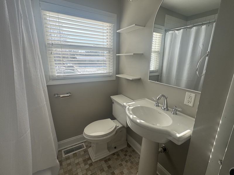 2666 Shrewsbury Rd - Photo 7 of 10