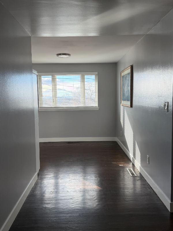 931 Maxfield Dr - Photo 3 of 18