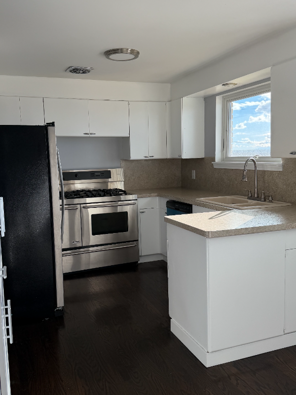 931 Maxfield Dr - Photo 4 of 18