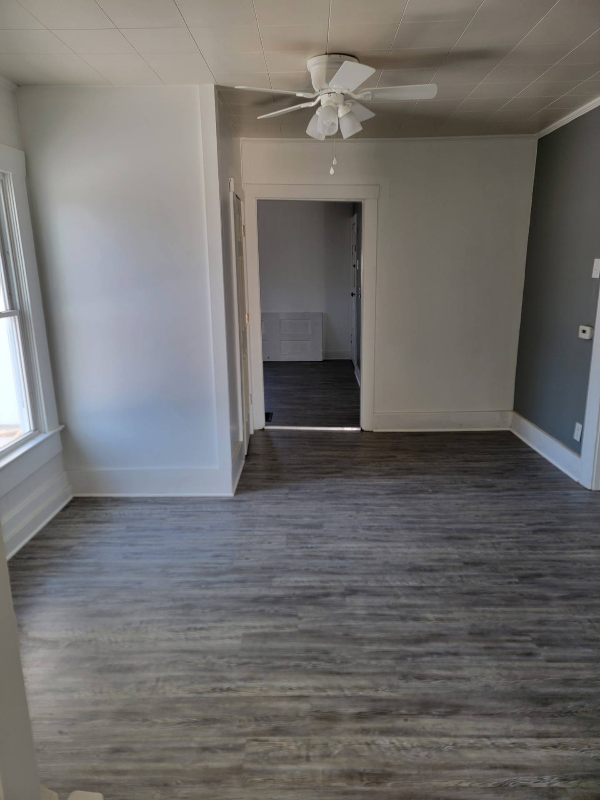 913 Estreet - Photo 4 of 12